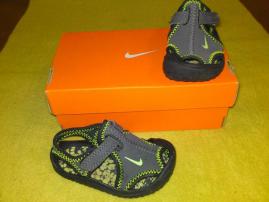 Nenosené sandálky Nike (3/4)
