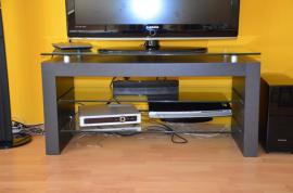 Cierny stolik pod Tv (1/4)