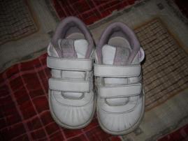 Fialové adidasky (3/3)