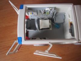Playmobil 4221 sanitka (2/4)