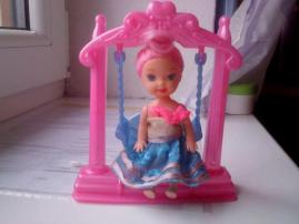 Krásna barbie na hojdačke (2/4)