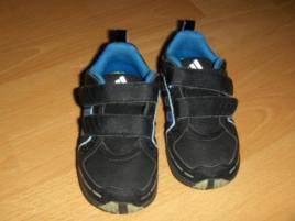 Tenisky adidas (2/4)
