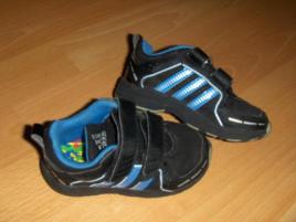 Tenisky adidas (3/4)