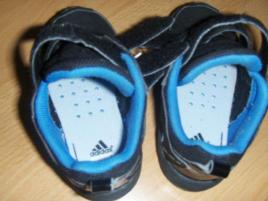 Tenisky adidas (4/4)