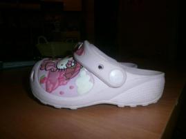 Crocs kitty (2/3)