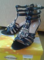 Damske sandale. (2/3)