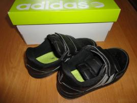 Botasky adidas 26,5 (3/4)