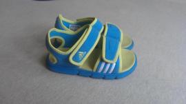 Sandálky adidas (1/3)