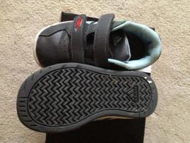 Tenisky adidas (3/4)
