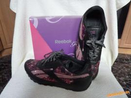 Reebok girl (4/4)