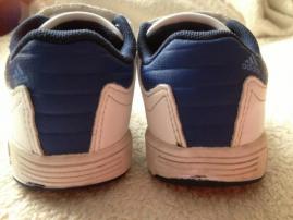 Tenisky adidas (2/4)