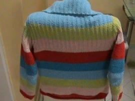 Farebný pásikavý sveter