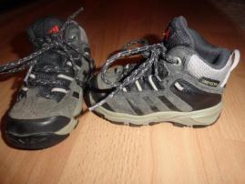 Trackingové botasy adidas (2/3)