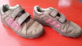 Tenisky Adidas (1/1)