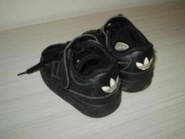 Tenisky adidas (1/1)