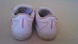 Tenisky adidas (2/4)