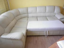 Rozkladací koženný kauč (1/2)