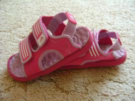 Sandálky adidas (1/3)