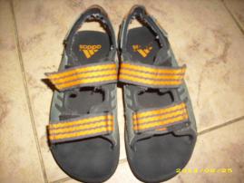 Sandálky adidas (2/3)