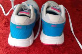 Nike botasky 37,5 (4/4)