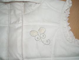Biela hrubá vesta (2/3)