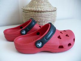 Červené crocs (1/4)