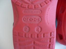 Červené crocs (4/4)