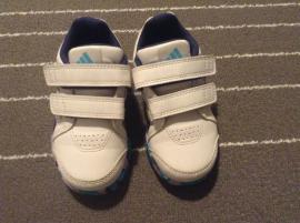 Tenisky adidas (1/3)