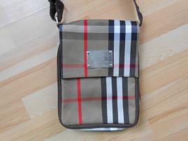 Burberry kabelka (2/3)