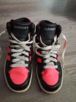 Tenisky adidas (1/3)