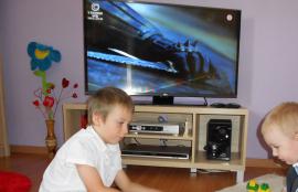 Stolík pod tv (1/1)