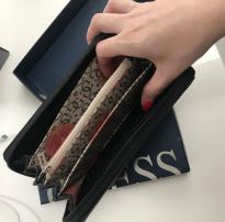 Čierna clutch guess (2/3)