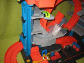 Hot wheels city garage (2/4)