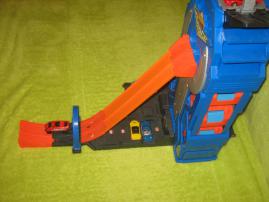 Hot wheels city mega gar (3/4)
