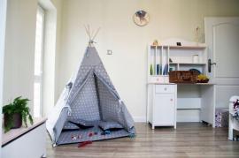 Sivý teepee stan (1/4)