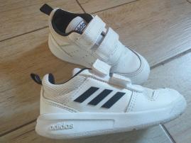 Tenisky adidas (2/3)