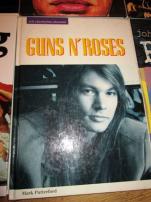 Kniha guns n' roses (1/1)