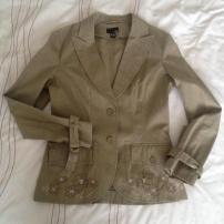 Neformalne khaki s vysivk (1/4)