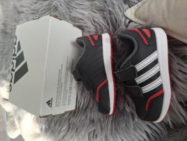 Tenisky adidas (1/5)
