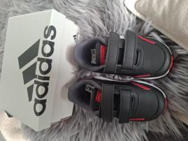 Tenisky adidas (2/5)