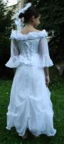 Poziciam snehobiele saty (6/6)